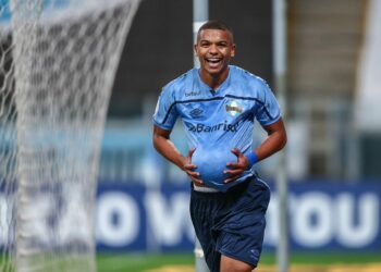 grêmio-vence-coritiba-por-2-a-1