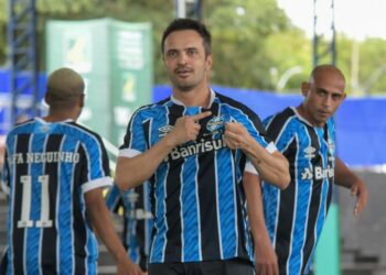 Falcão inicia trajetória no Grêmio com hat-trick e fala em "renascimento"