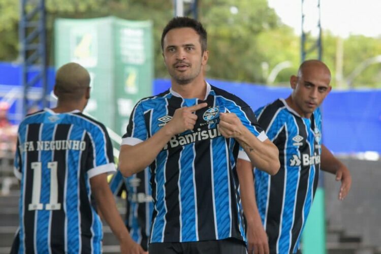 Falcão inicia trajetória no Grêmio com hat-trick e fala em "renascimento"