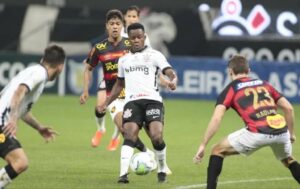 Corinthians vence o Sport e se aproxima do G6