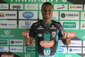 Zagueiro é o novo reforço do Maringá FC para a temporada 2021