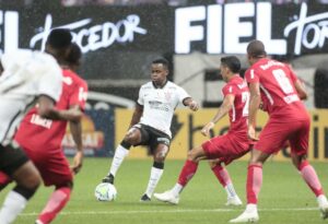 Corinthians perde para o RB Bragantino e se afasta do G6