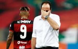 Com pressão sobre Ceni, Flamengo pega o Ceará no Maracanã