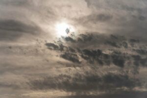 Sábado em Maringá será de céu nublado e pancadas de chuva