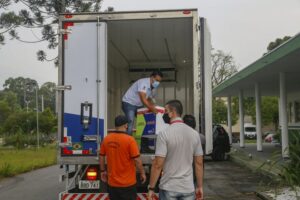 Segunda fase da vacinação contra o coronavírus deve iniciar nesta segunda-feira em todo o Paraná