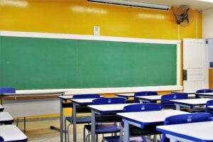 Ratinho Junior autoriza volta às aulas presenciais no PR