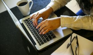 Porcentagem de pessoas que trabalham em home office cai em novembro de 2020