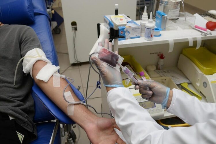 Pessoas que foram imunizadas contra o coronavírus podem doar sangue