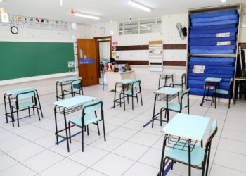 Aulas nas escolas públicas e privadas de Maringá continuarão proibidas