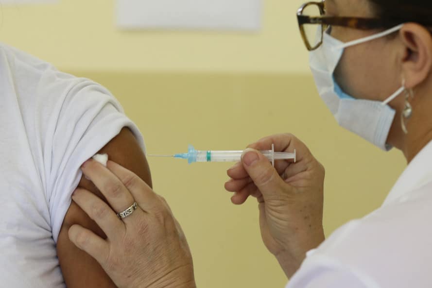 Imunização em combate ao HPV será expandida para o público de 15 a 26 anos