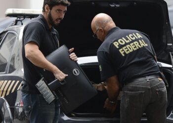 Polícia Federal cumpre mandados no Paraná