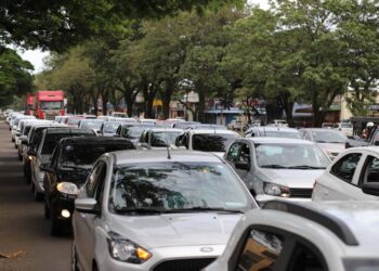 Motoristas foram às ruas nesta semana para pedir 'preço justo' nos combustíveis em Maringá - Foto - Carlos Jota Silva