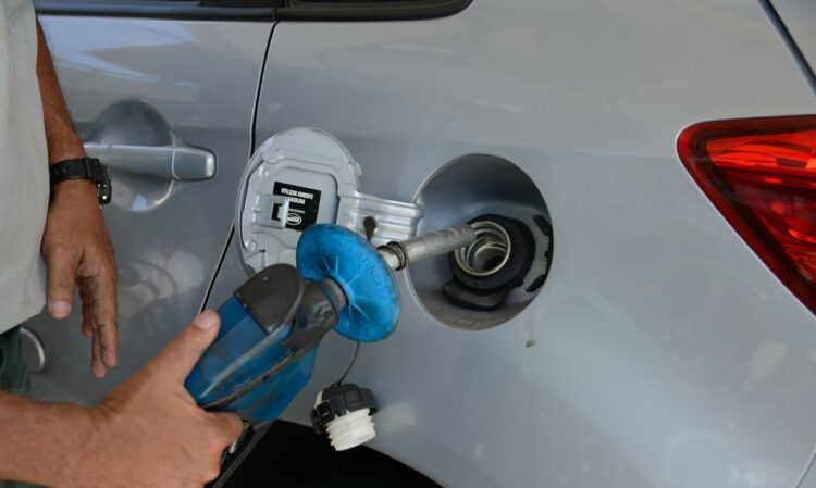 Preço da gasolina e diesel tem novo reajuste nesta terça-feira