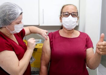 munização em combate ao coronavírus de hoje segue para idosos com 62 anos ou mais