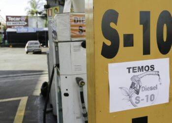 Petrobras reduz preço do diesel nas refinarias em R$ 0,08