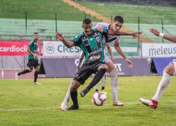 GOL. Com esse triunfo, o Maringá afastou de vez a possibilidade de rebaixamento. Crédito das fotos: Fernando Teramatsu / MFC