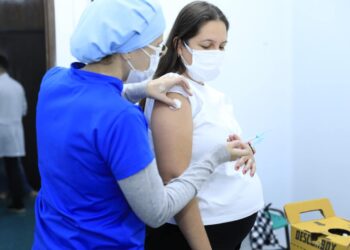 Imunização em combate ao coronavírus em Maringá desta terça-feira segue para gestantes e pessoas com comorbidades