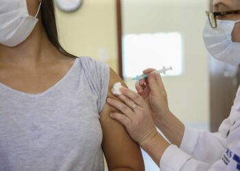 Paraná alcança hoje a marca de 3 milhões de doses de imunizantes em combate ao coronavírus aplicadas