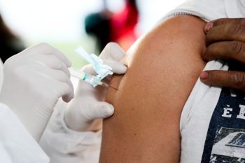 Segunda dose da vacina contra a covid-19 terá agendamento online em Maringá