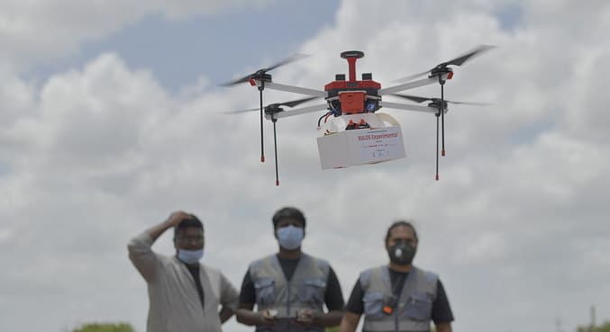 Índia faz experimentos com drones para realizar entregas de medicamentos em lugares remotos do país