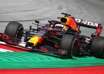 Verstappen lidera