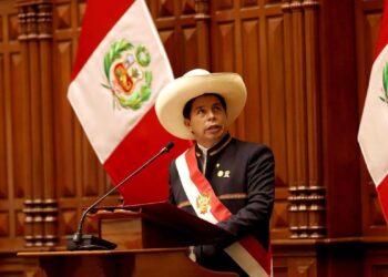 Castilho assume Presidência do Peru e defende país sem corrupção