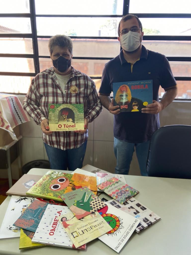 CMEI Gente Pequena de Iguaraçu recebe doação de 50 livros do Banco Itaú