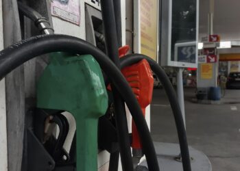 Abicom acusa Petrobras por manter alta defasagem nos preços de gasolina e do óleo diesel