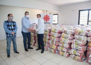 Cooperativa médica de Maringá doa 20 toneladas de alimentos e agasalhos às entidades ecumênicas da cidade