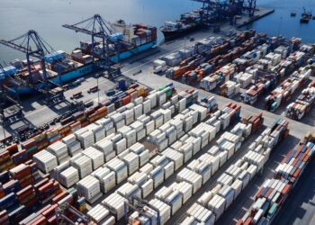 Porto de Paranaguá tem aumento de 12% em cargas transportadas em contêineres