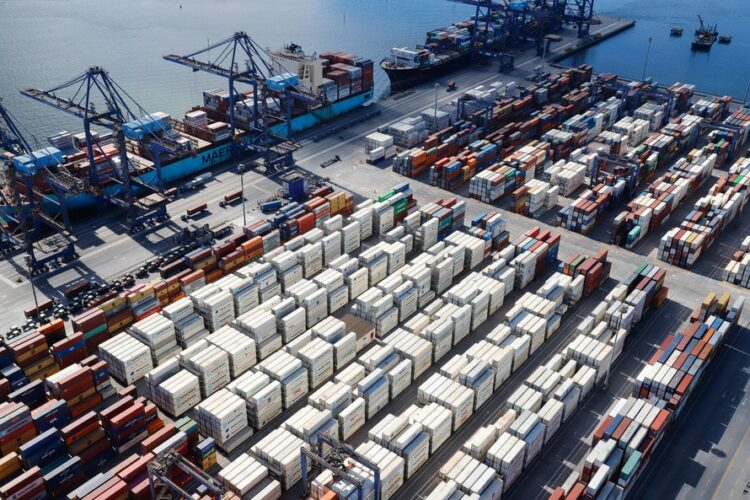 Porto de Paranaguá tem aumento de 12% em cargas transportadas em contêineres