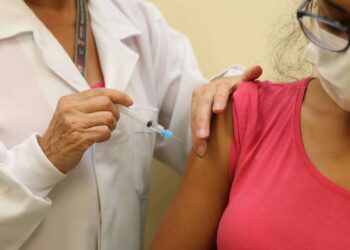 Cerca de 3.536 maringaenses receberam a primeira dose da Astrazeneca vencida