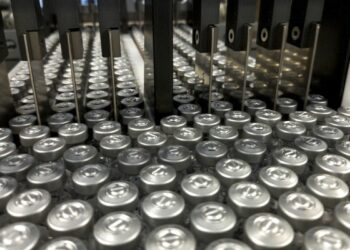 Indústrias veterinárias estão autorizadas a produzir vacinas contra o coronavírus