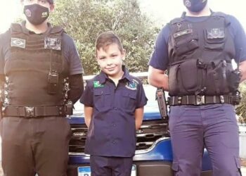 Criança fã da Guarda Municipal ganha farda da corporação em Marialva