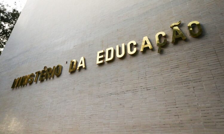 Ministério da Educação funda Programa Educação e Família
