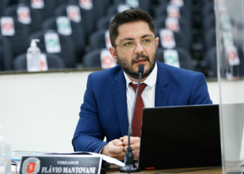 O vereador Flávio Mantovani (REDE) foi o autor do projeto de lei ordinária 10467 contra maus-tratos de animais. FOTO: MARQUINHOS OLIVEIRA/CMM