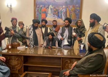 Talibã assume novamente o controle do Afeganistão