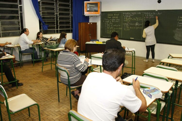 Inscrições de exames estaduais para ensino fundamental II do EJA estão abertas