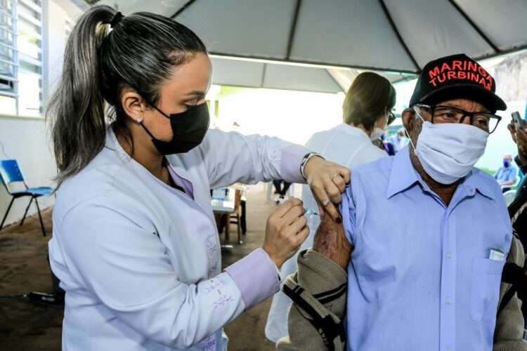 Prefeitura de Maringá inicia vacinação da 3a dose para 90+ e imunossuprimidos nesta quinta-feira (23)