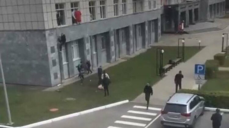 Atirador mata oito estudantes e deixa vários feridos em universidade da Rússia