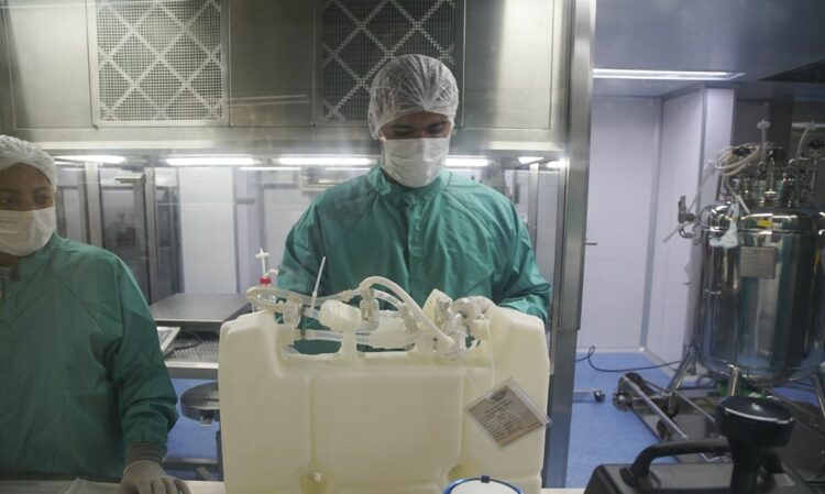 Fiocruz recebe amanhã novo lote de IFA para fabricar 5,2 milhões de doses de vacinas