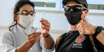 Vacina em Maringá segue para segunda dose hoje