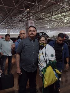 Apoiadora Ariadne Coutinho do Grupo Patriotas e escolhida para tirar foto com o presidente Bolsonaro
