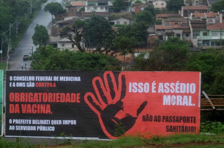 Passaporte da vacina gera polêmica em Londrina