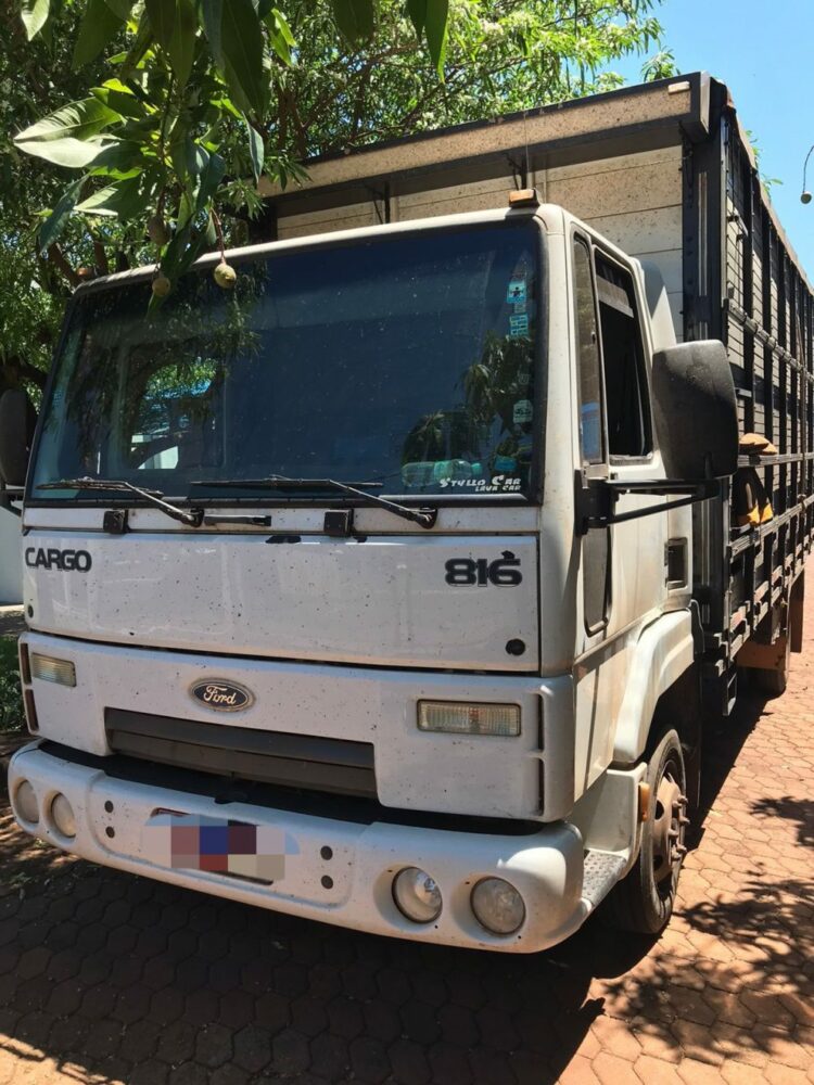 PF apreende caminhão que contrabandeava cigarros do Paraguai