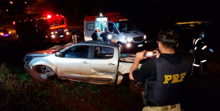 acidente com dois carros e um cavalo