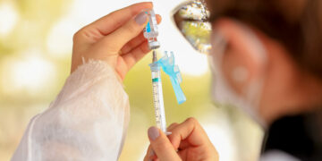 Governo garante vacinar idosos com 3ª dose contra a Covid-19 ainda neste ano
