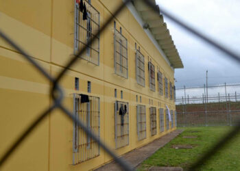 Unidades prisionais paranaenses voltam a receber visitas presenciais