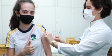Maringá vacina pessoas com 18+ e público de 2ª e 3ª dose hoje