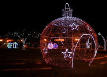 Luzes de Natal atrai adeptos em Sarandi